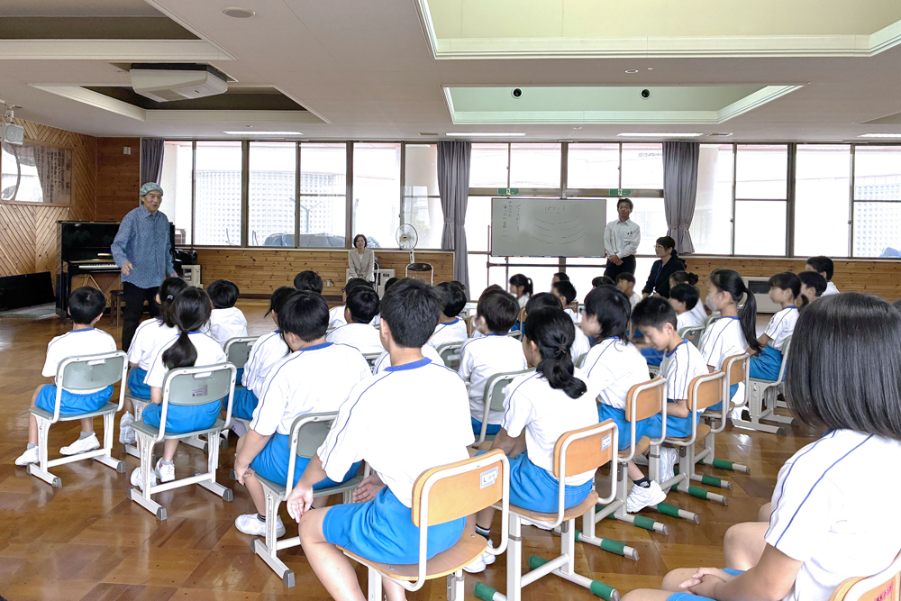 中川小学校での事前学習（ミニコンサート）の様子
